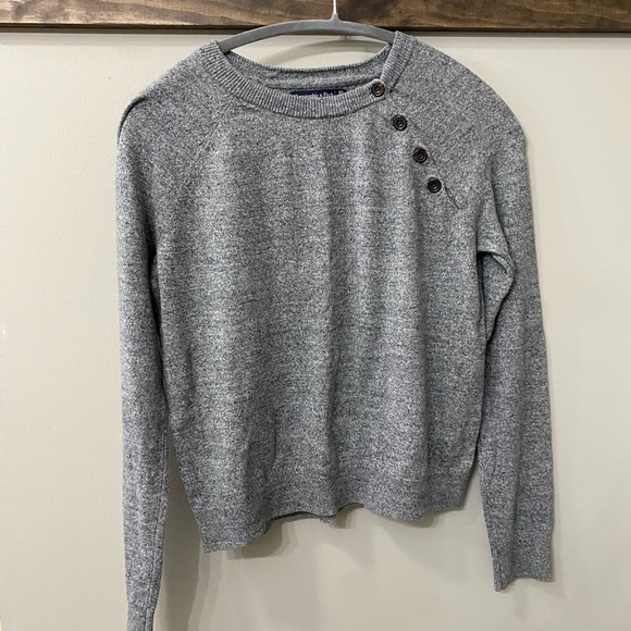 Abercrombie & Fitch sweater with button details. Woman’s size XSmall - Picture 14 of 14
